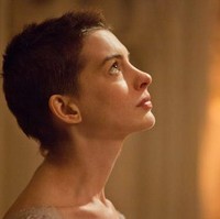 Anne Hathaway harus menurunkan berat badan hingga 11 kg untuk perannya sebagai buruh pabrik miskin di film musikal ‘Les Miserables’. Untuk mempersiapkan perannya, aktris 39 tahun ini diet ekstrem hanya makan dua kemasan pasta gandum setiap hari. Foto: (dok.ist)