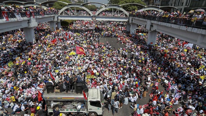 Demonstrators hold pictures of deposed Myanmar leader Aung San Suu Kyi to protest against the military coup in Yangon, Myanmar Wednesday, Feb. 17, 2021. Demonstrators in Myanmar gathered Wednesday in their largest numbers so far to protest the military’s seizure of power, as a U.N. human rights expert warned that troops being brought to Yangon and elsewhere could signal the prospect for major violence. (AP Photo)