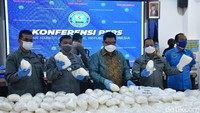 Badan Narkotika Nasional bersama Badan Keamanan Laut RI menggelar rilis pengungkapan narkoba di gedung BNN, Jalan MT Haryono, Jakarta Timur, Rabu (17/2/2021).