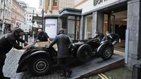 Bugatti Type 57S sebenarnya merupakan hasil restorasi dari seorang insinyur bernama Bill Turnbull. Sebelumnya mobil ini telah mati selama 50 tahun dan baru hidup dan terawat lagi setelah dibeli Turnbull.  