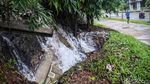 Diguyur Hujan, Saluran Air di Seberang RSPI Bintaro Jebol