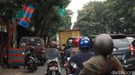 Duh, Rambu Jalan di Bandung Banyak Tertutup Pohon