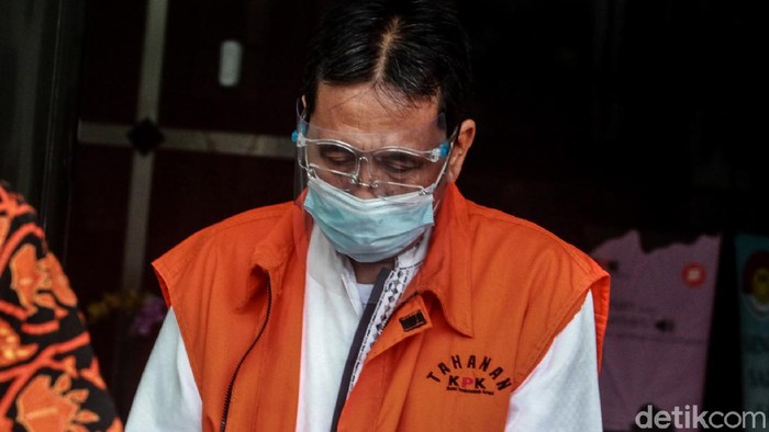 Abdul Rozak Muslim kembali jalani pemeriksaan di gedung KPK. Ia diperiksa soal kasus korupsi proyek yang menyeret mantan Bupati Indramayu Supendi.