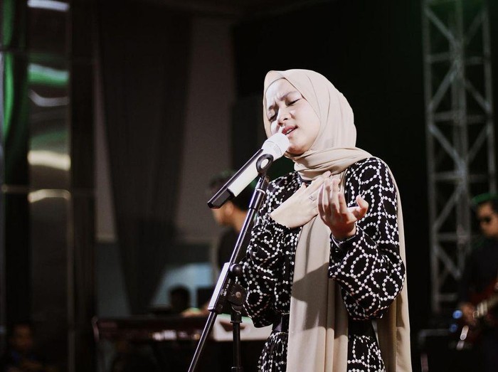 Gaya hijab Nissa Sabyan.