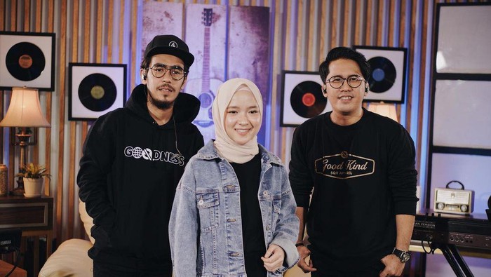 Gaya hijab Nissa Sabyan.