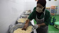 Sahabat Ternak mampu mengolah 1.000 liter susu kambing dalam sehari.