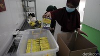 Serbuk susu kambing siap untuk dijual.