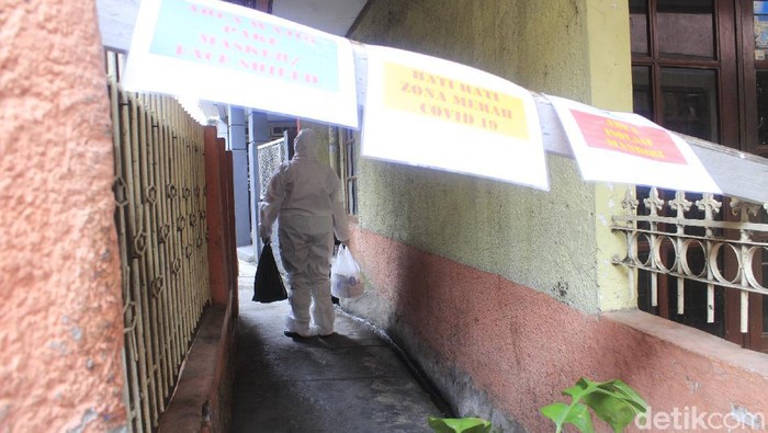 Geliat Warga Gang Bandung Tangkal COVID-19