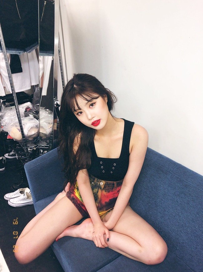 Main dancer (G)I-DLE, Soojin dinobatkan idol KPop wanita terseksi urutan ketiga. Ia memiliki tinggi badan 164 cm dan berat badan 43 kg. Selama promosi lagu “HANN”, Soojin mencuri perhatian karena lengan yang ramping dan otot perut yang tegas. Foto: Instagram Soojin