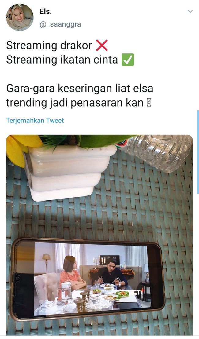 Ada penggemar drama Korea yang sekarang pindah ke sinetron Ikatan Cinta? Nggak masalah deh kuota abis yang penting bisa nonton streaming Ikatan Cinta. Foto: Twitter.com/_saanggra