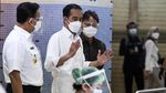 Potret Jokowi dan Anies Pantau Vaksinasi Pedagang Tanah Abang