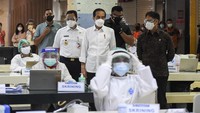 Jokowi mengatakan vaksinasi COVID-19 tahap kedua ini dimulai di DKI Jakarta. Dia menyebut setelah vaksinasi di Pasar Tanah Abang ini, provinsi lain akan memulai vaksiasi untuk pekerja dan pelayan publik.
