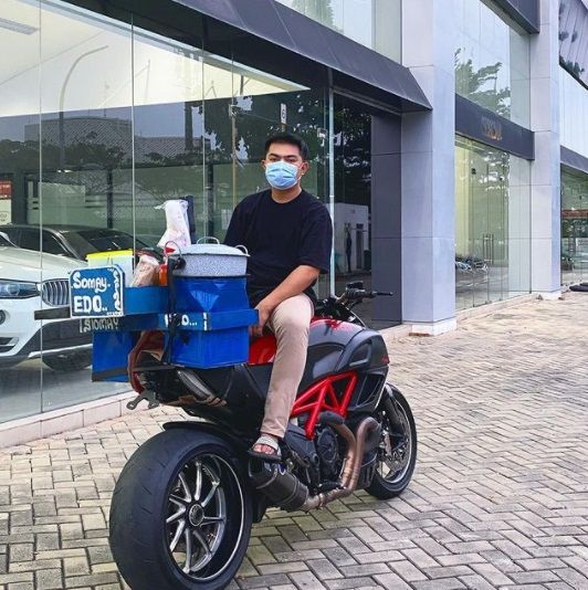 Viral Penjual Siomay Pakai Motor Ducati Diavel, Ini Faktanya!