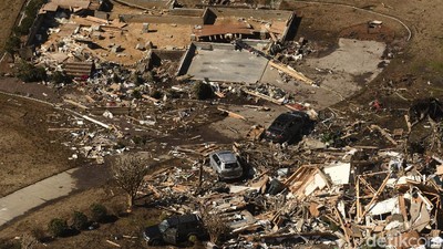 Potret Kerusakan Akibat Terjangan Tornado di North Carolina