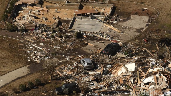 Potret Kerusakan Akibat Terjangan Tornado di North Carolina