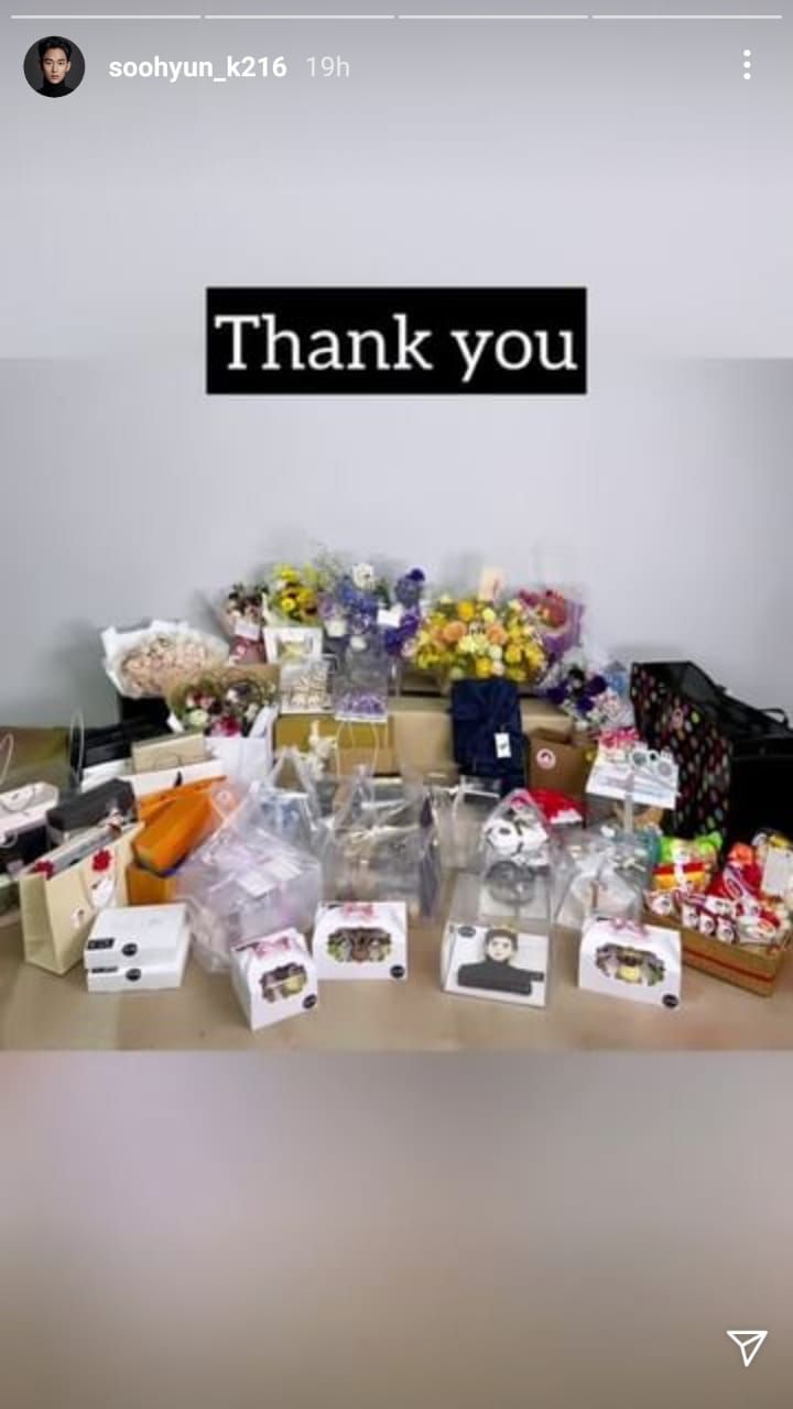 Kim Soo Hyun Pamer Kado dari Fans Indonesia, Ada Mi Instan dan Kacang!