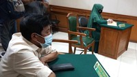 Rohimah tetap hadir dalam proses persidangan. (Foto: Palevi/detikcom) 