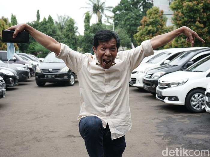 Artis komedi Kiwil bersama Rohimah saat menghadiri sidang cerai dengan agenda keterangan saksi di Pengadilan Agama Jakarta Selatan, Jakarta, Rabu, (17/2/2021).