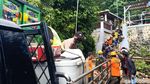 Korban Longsor Nganjuk Ramai-ramai Evakuasi Perabot