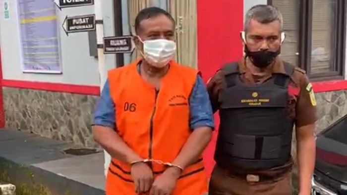 Mantan Kades di Sukabumi diamankan Kejasaan.