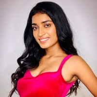 Sejak usia 14 tahun, Manya Singh pergi dari rumahnya di desa Kushinagar, Uttar Pradesh, ke Mumbai untuk mendapatkan kesempatan pendidikan dan karier yang lebih luas. Foto: Instagram/@missindiaorg, @manyasingh993