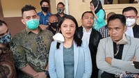 Penampilan Marshanda saat di Pengadilan Negeri Bandung, Jawa Barat. Foto: Dony Indra Ramadhan