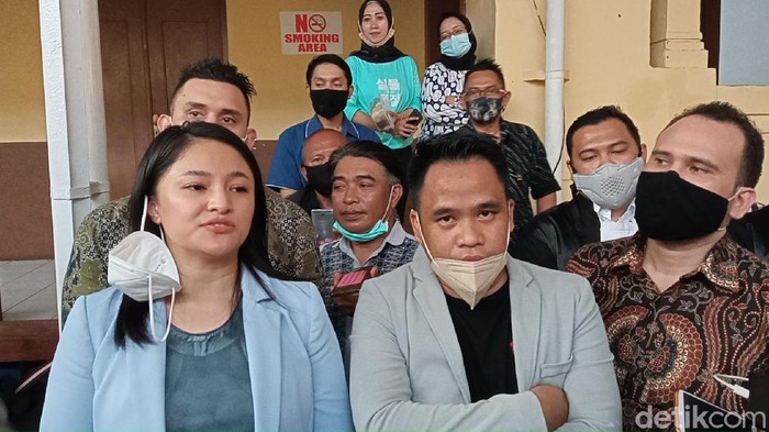 Marshanda datangi pn bandung