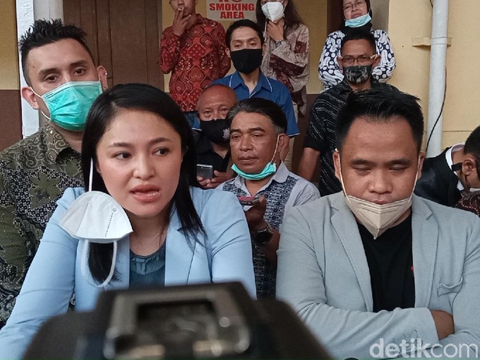 Marshanda datangi pn bandung