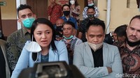 Marshanda mengatakan jika dirinya tidak ada hubungan apa-apa selain teman dengan Arya Claporth. Foto: Dony Indra Ramadhan