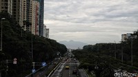 Sebenarnya gunung itu dapat dilihat dari Jakarta sejak tahun lalu saat penetapan PSBB ketat.