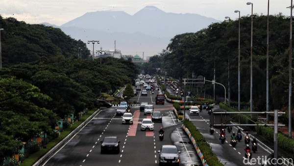 Pesona Gunung Gede Pangrango dari Ibu Kota
