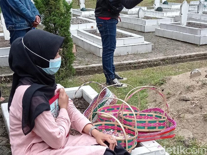 Mira menceritakan firasatnya sebelum sang kekasih Pratu Ginanjar dikabarkan gugur