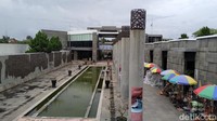 Selain sebagai destinasi wisata, kompleks museum ini juga merupakan fasilitas umum. Terdapat bangunan perpustakaan yang menyatu dengan museum. Erliana Riady/detikcom