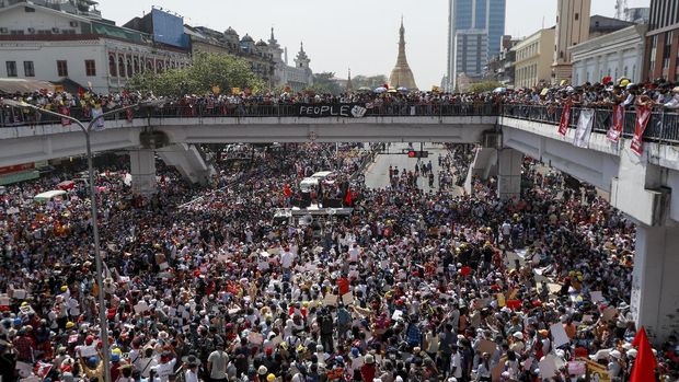 Demonstrators gather in an intersection close to Sule Pagoda to protest against the military coup in Yangon, Myanmar Wednesday, Feb. 17, 2021. The U.N. expert on human rights in Myanmar warned of the prospect for major violence as demonstrators gather again Wednesday to protest the military's seizure of power. (AP Photo)