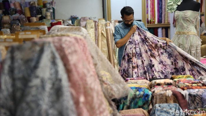 Nasib Industri Tekstil di 2021 Industri tekstil diperkirakan akan pulih tahun ini. Hal itu disampaikan Asosiasi Produsen Serat dan Benang Filamen Indonesia (APSyFI).