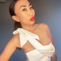 Ning Surasiang populer setelah tampil di reality show Married at The First Sight. Wanita berdarah Thailand itu kini mengumumkan menjadi nenek. Foto: Instagram