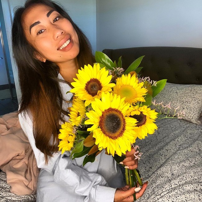 Usia Ning saat ini pun masih 35 tahun. Tapi tidak disangka, bahwa sang bintang reality show sudah memiliki cucu.  Foto: Instagram