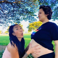 Beberapa waktu lalu, Ning memperlihatkan perut hamilnya putrinya. Putrinya itu hamil di usia remaja. Foto: Instagram