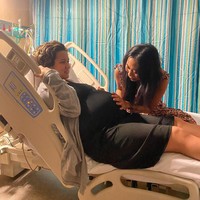 Inilah momen saat putri Ning akan melahirkan. Shes fighting contraction and im fighting all the excitement. No one really wins just yet.. you got the hunnay, keterangan fotonya. Foto: Instagram