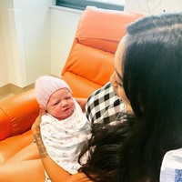 Ning mendapatkan cucu dari putri pertamanya yang berusia 17 tahun. Foto: Instagram