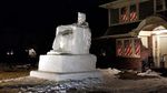 Potret Pembuatan Patung Salju Abraham Lincoln