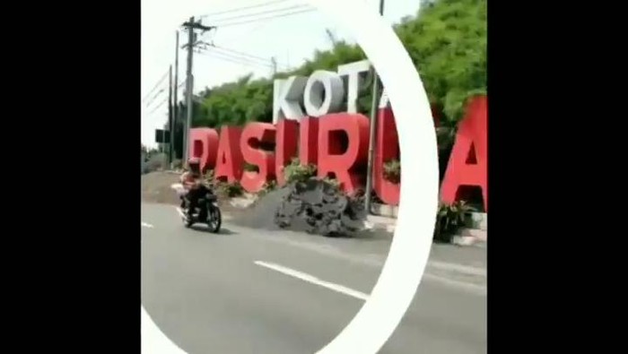 pemotor pria pamer alat kelamin di pasuruan