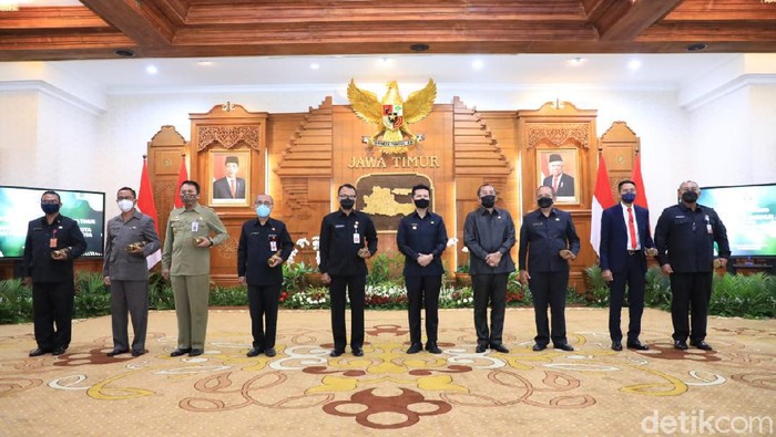 Pemprov Jatim Beri SK Plh Bupati/Wali Kota ke 16 Daerah, Ini Detailnya