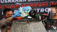 Sebanyak 6 unit mesin molen digunakan untuk pemusnahan.