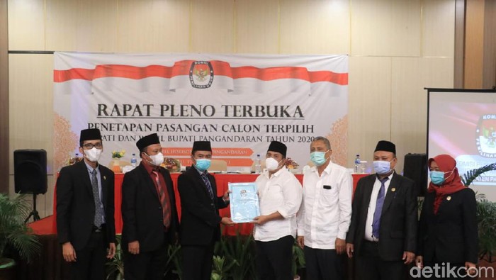 Penetapan Jeje-Ujang sebagai Bupati dan Wakil Bupati Pangandaran terpilih.