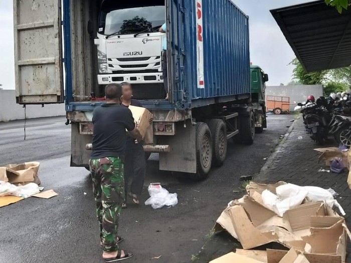 peredaran rokok ilegal dibongkar bea cukai kudus, dikirim bersama truk