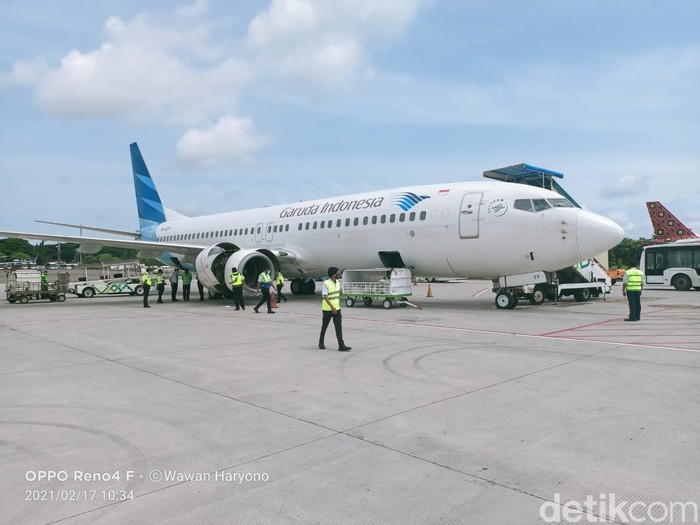 Pesawat Garuda Indonesia tujuan Gorontalo kembali mendarat ke Makassar karena mengalami masalah mesin (Bakri/detikcom).