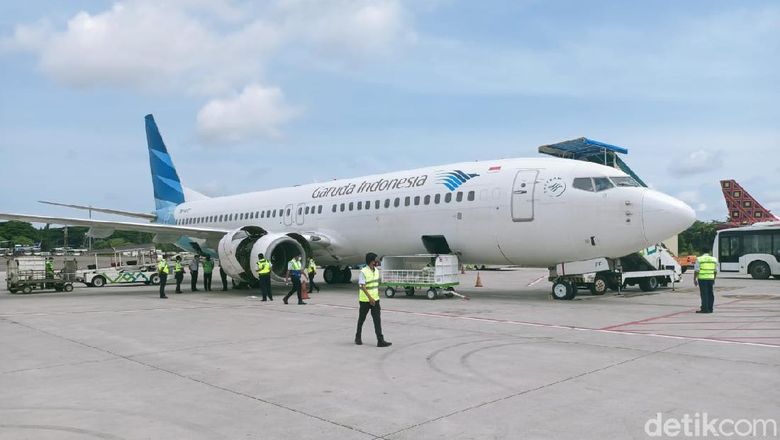 Pesawat Garuda Indonesia tujuan Gorontalo kembali mendarat ke Makassar karena mengalami masalah mesin (Bakri/detikcom).