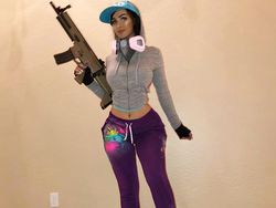 Potret Cantik SSSniperWolf, YouTuber Gaming yang Bikin Meleleh