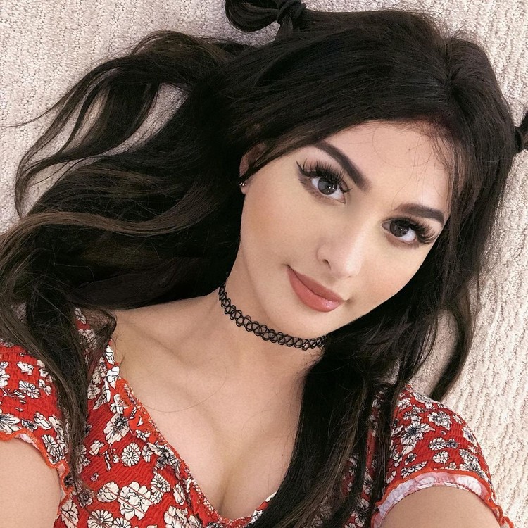 Potret Cantik SSSniperWolf, YouTuber Gaming yang Bikin Meleleh Lia Valentine adalah seorang gamer asal Inggris yang punya banyak followers. Ini dia potret cantiknya.
